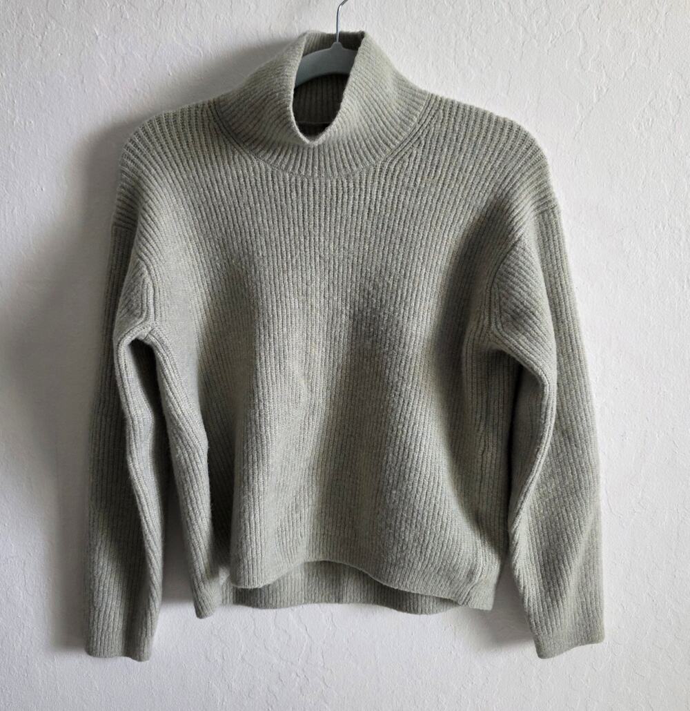 Uniqlo Women's Ribbed Turtleneck Sweater Beige Wool Blend Size S
